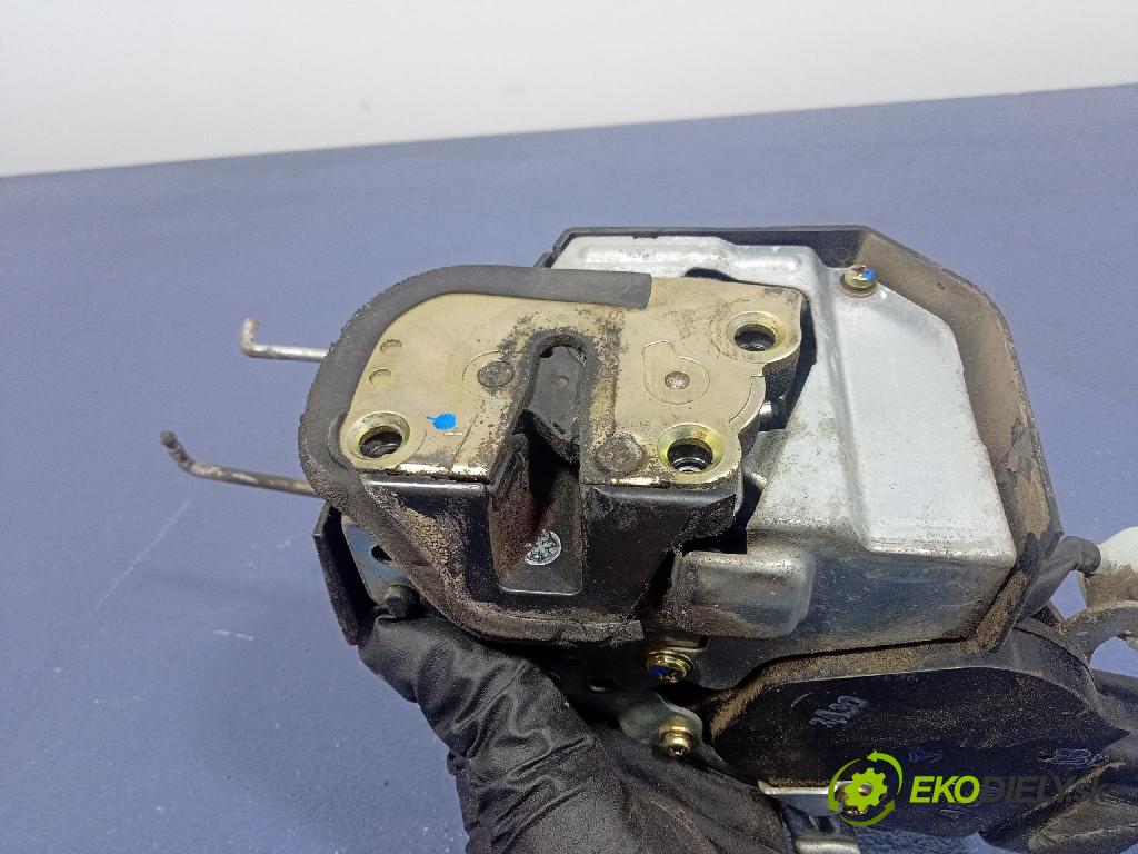 Toyota Rav4 2003 zámok Klapky: kufra: 