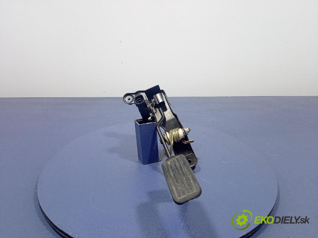 Toyota Rav4 2003 pedal Plyn: 89281-33010