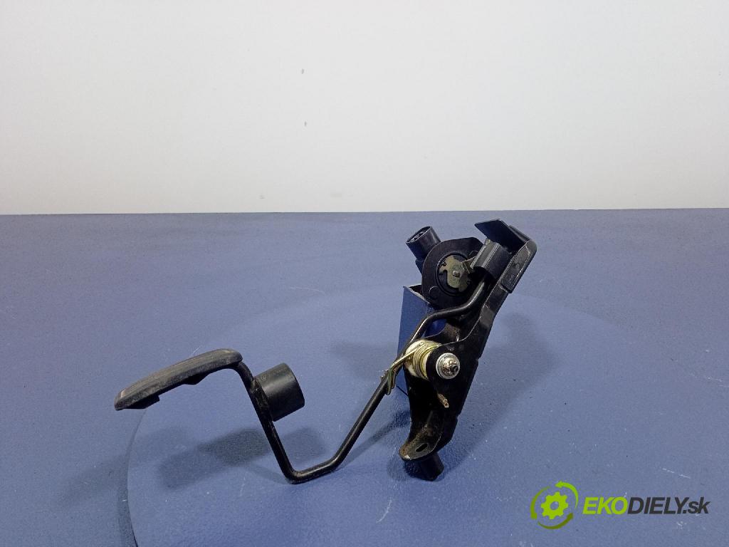 Toyota Rav4 2003 pedal Plyn: 89281-33010