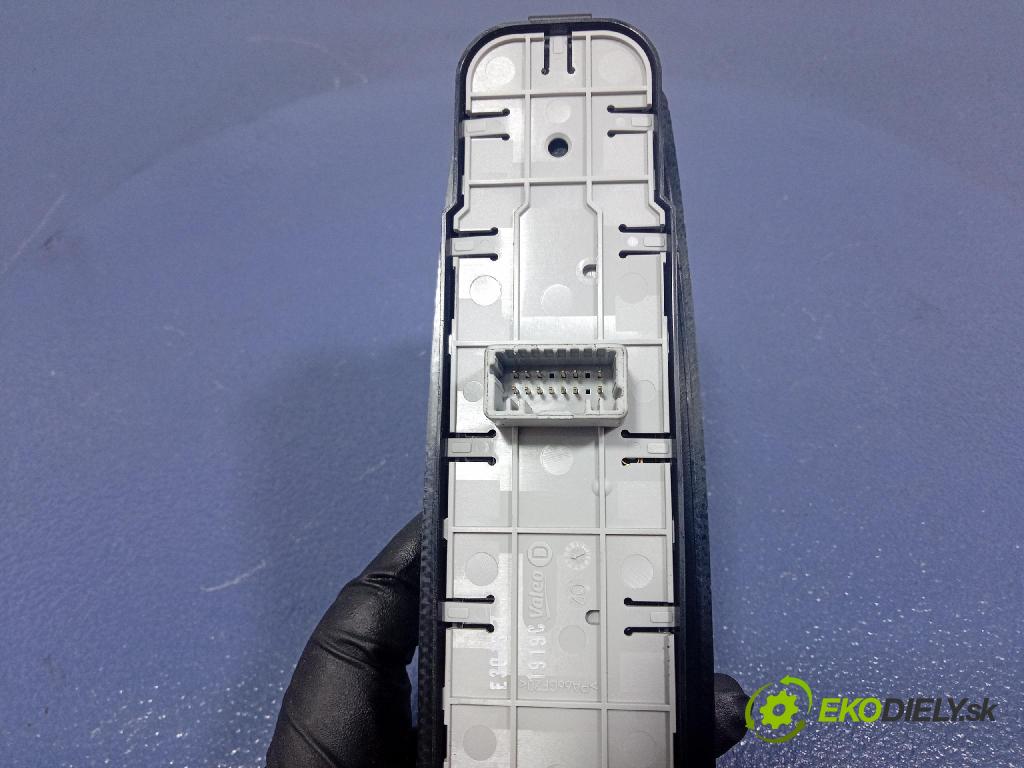 Renault Scenic 2009 prepínač Okná: