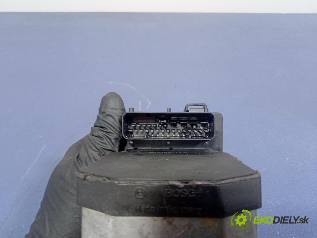 Volkswagen Passat 2001 čerpadlo ABS x 8E0614111B