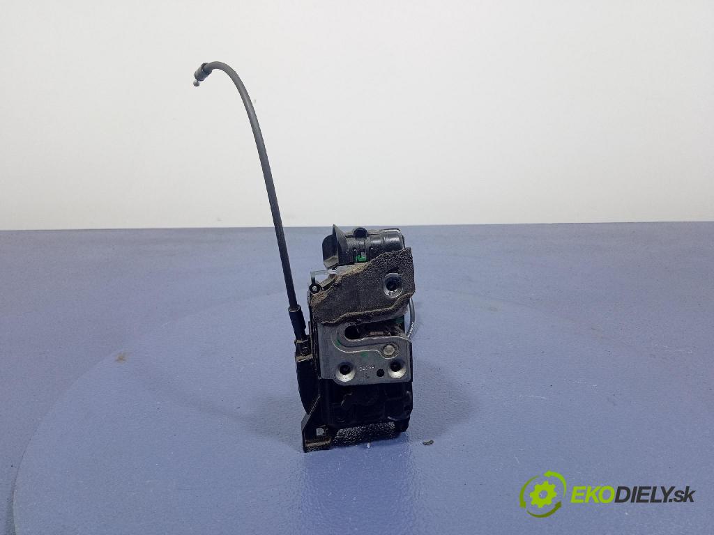 Renault Scenic 2009 zámek dveře před Levý: