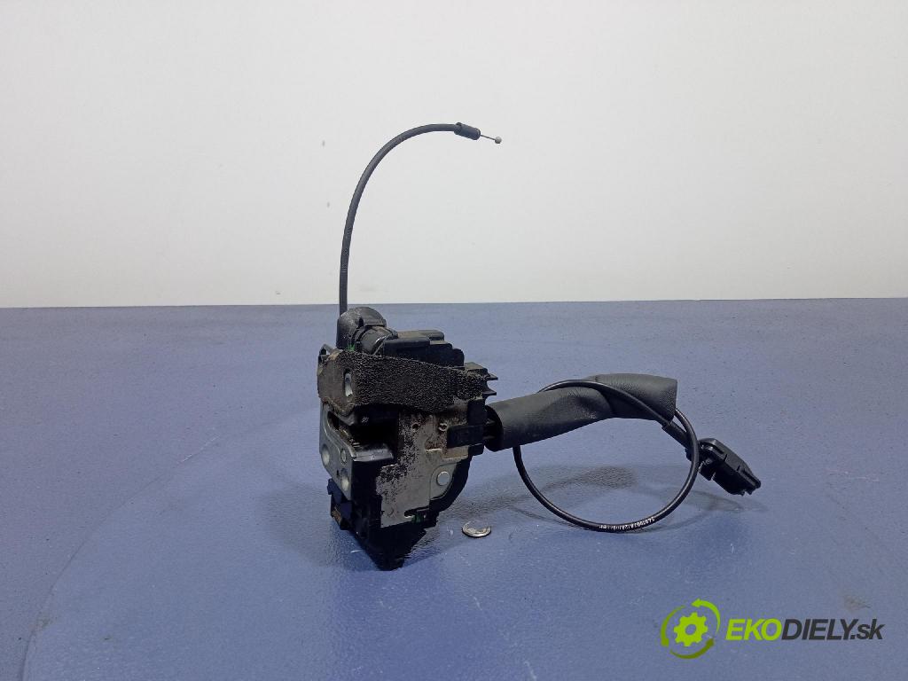 Renault Scenic 2009 zámek dveře před Levý: