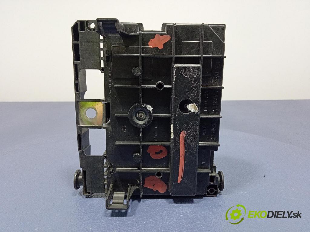 Peugeot 308 2007 skříňka Pojistky 9663100480