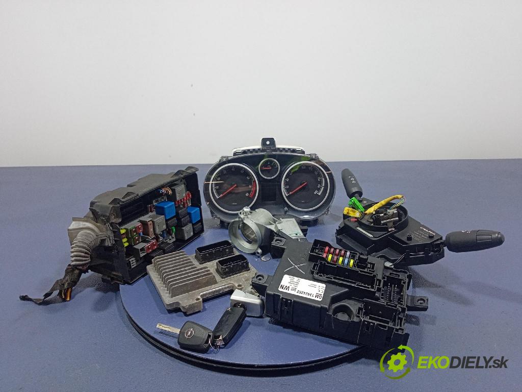 Opel Corsa 2012 řídící jednotka Motor: 55590544