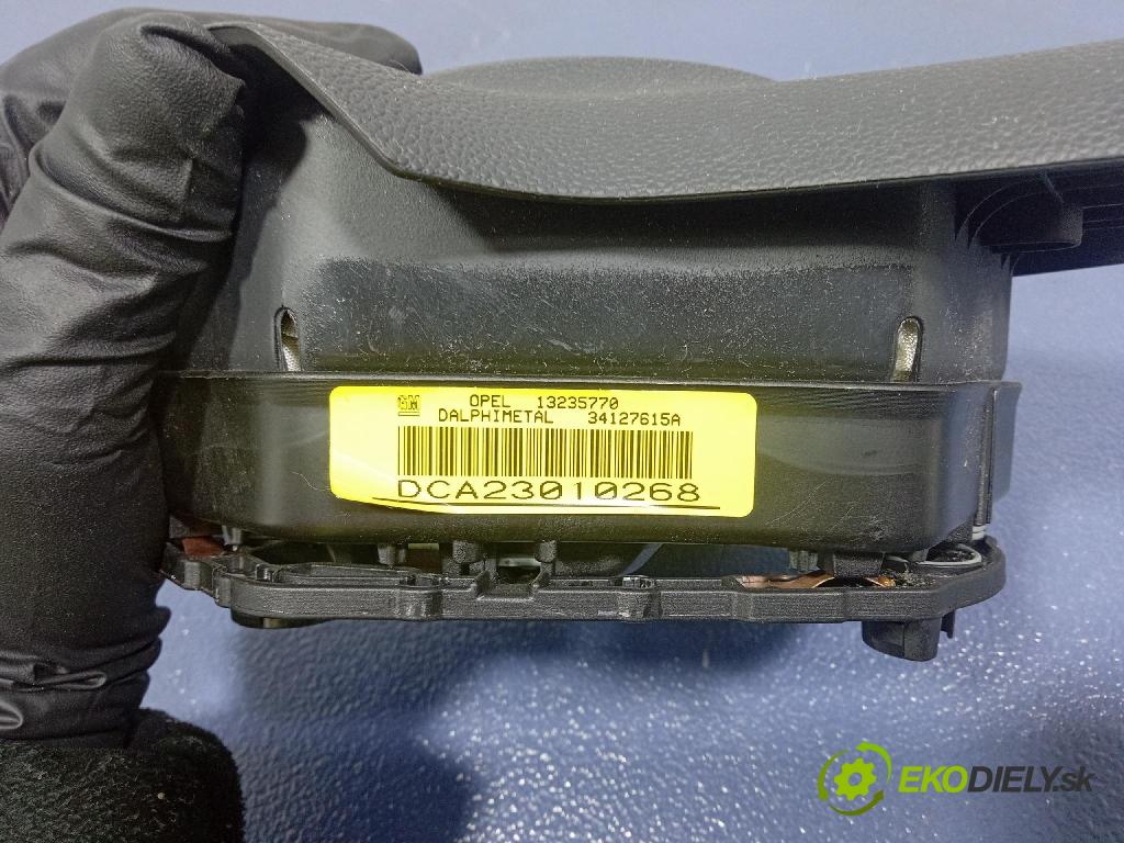 Opel Corsa 2012 volant 13296532