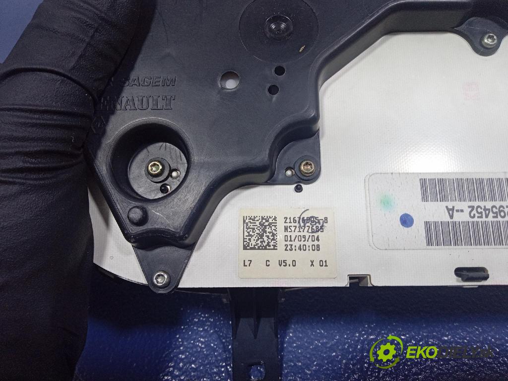 Opel Vivaro 2004 Přístrojová deska 8200295452