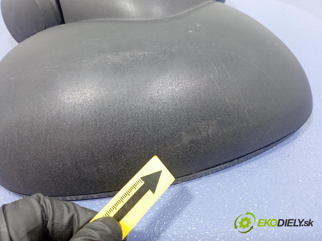 Opel Vivaro 2004 zpětné zrcátko prave