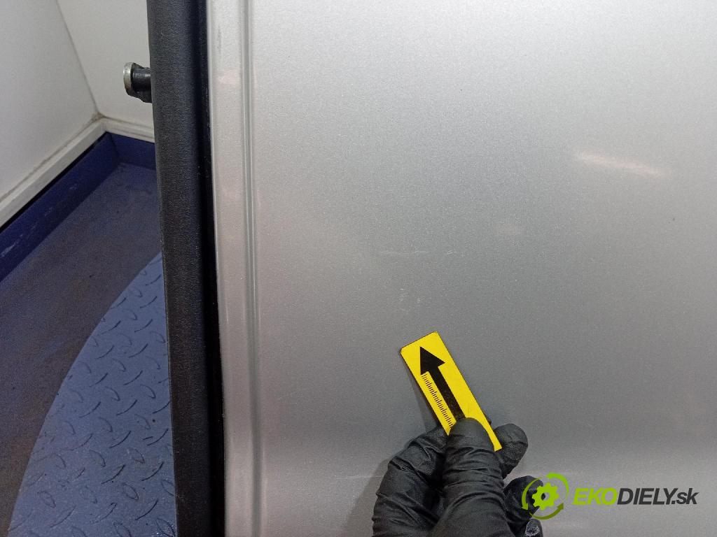 Opel Vivaro 2004 dveře Zad: prave