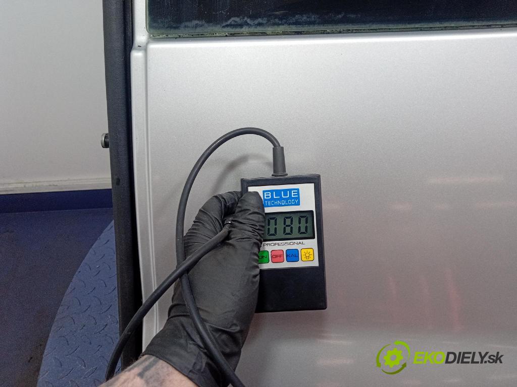 Opel Vivaro 2004 dveře Zad: prave