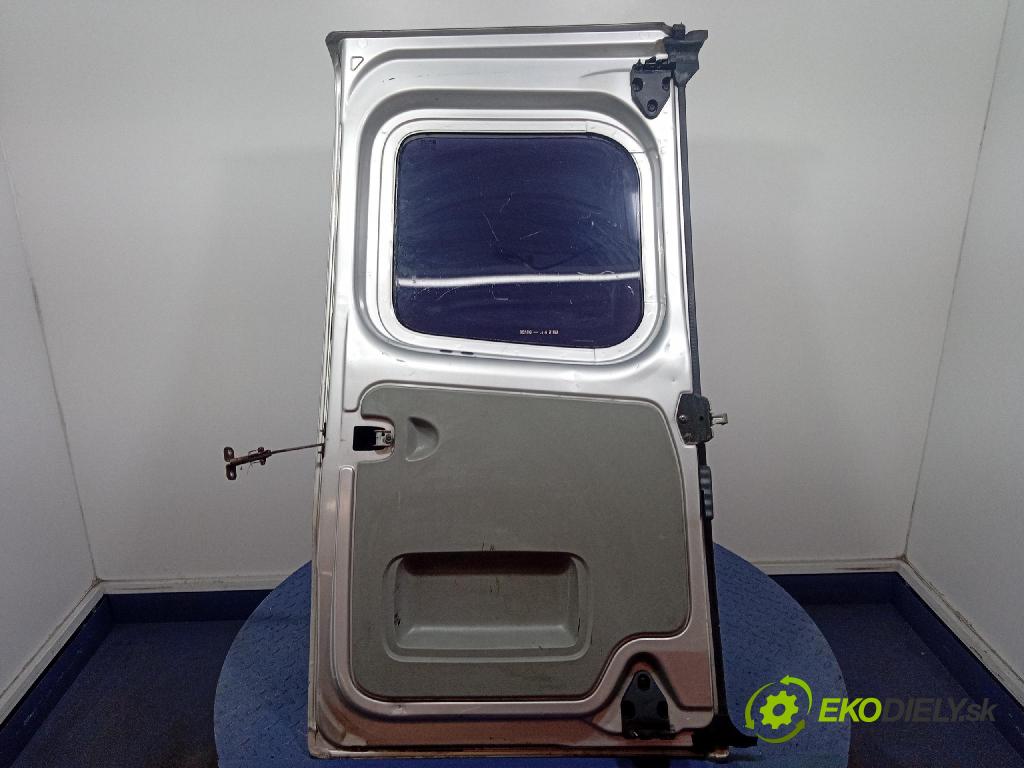 Opel Vivaro 2004 dveře Zad: prave