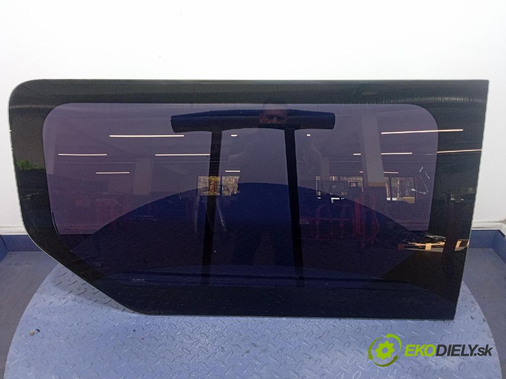Opel Vivaro 2004 sklo Karosérie: Zad: