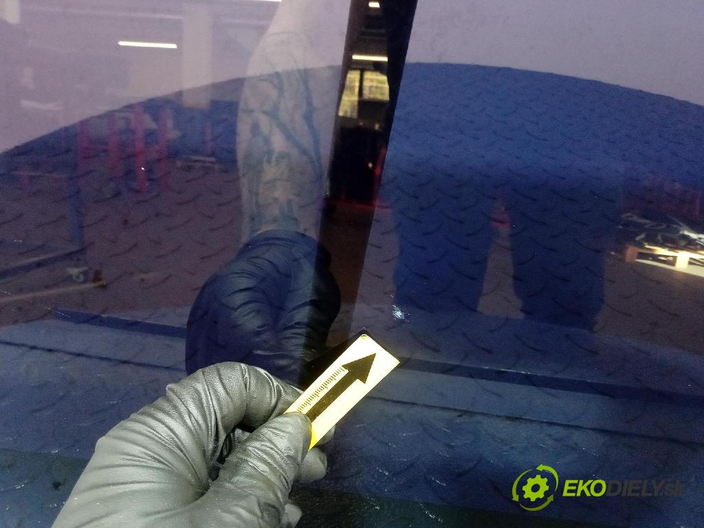 Opel Vivaro 2004 sklo Karosérie: Zad: 