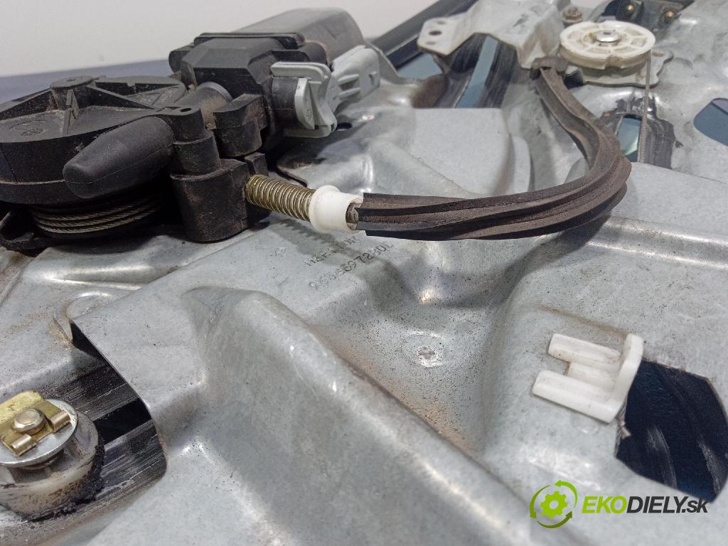 Peugeot 206 2006 mechanismus stahování Sklenka: Zad: v pravo: 9636597280