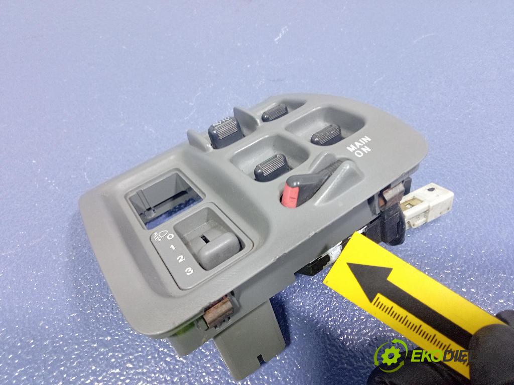 Honda Cr-v 2001 prepínač Okná: M17432