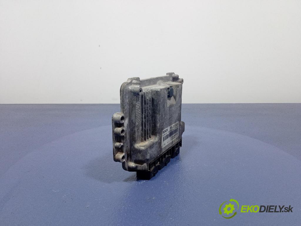 Opel Vivaro 2004 řídící jednotka Motor: 8200051608