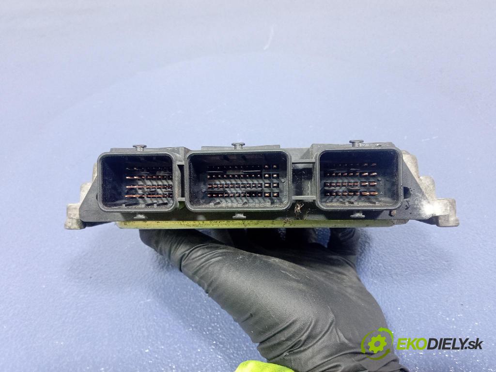 Opel Vivaro 2004 řídící jednotka Motor: 8200051608