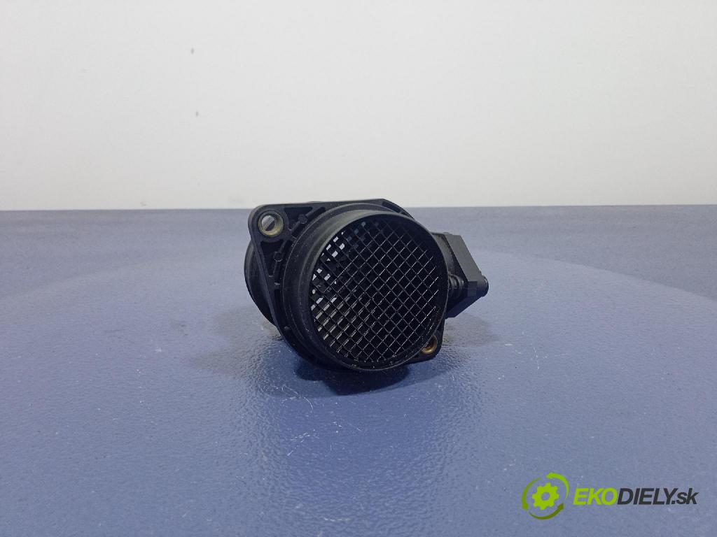 Volkswagen Golf 1998 váha vzduchu 037906461C