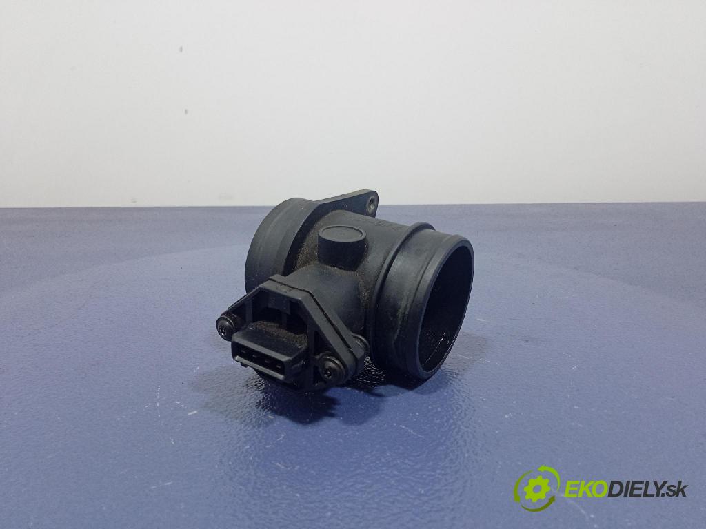 Volkswagen Golf 1998 váha vzduchu 037906461C