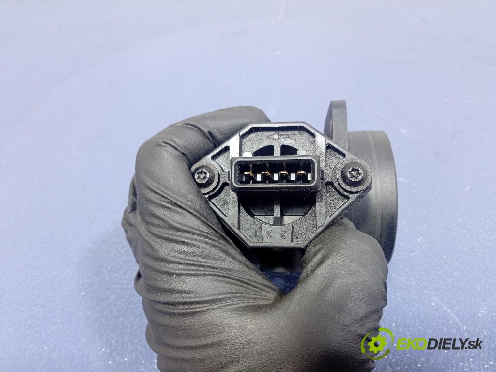 Volkswagen Golf 1998 váha vzduchu 037906461C