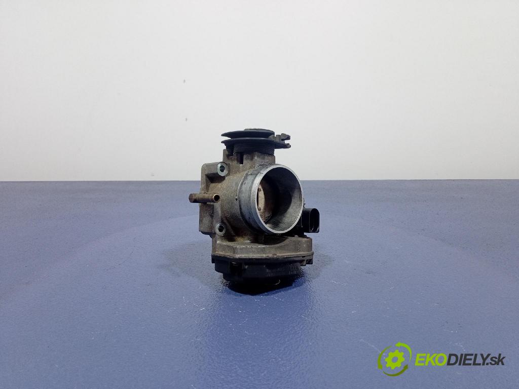 Volkswagen Golf 1998 škrticí klapka 06A133063G