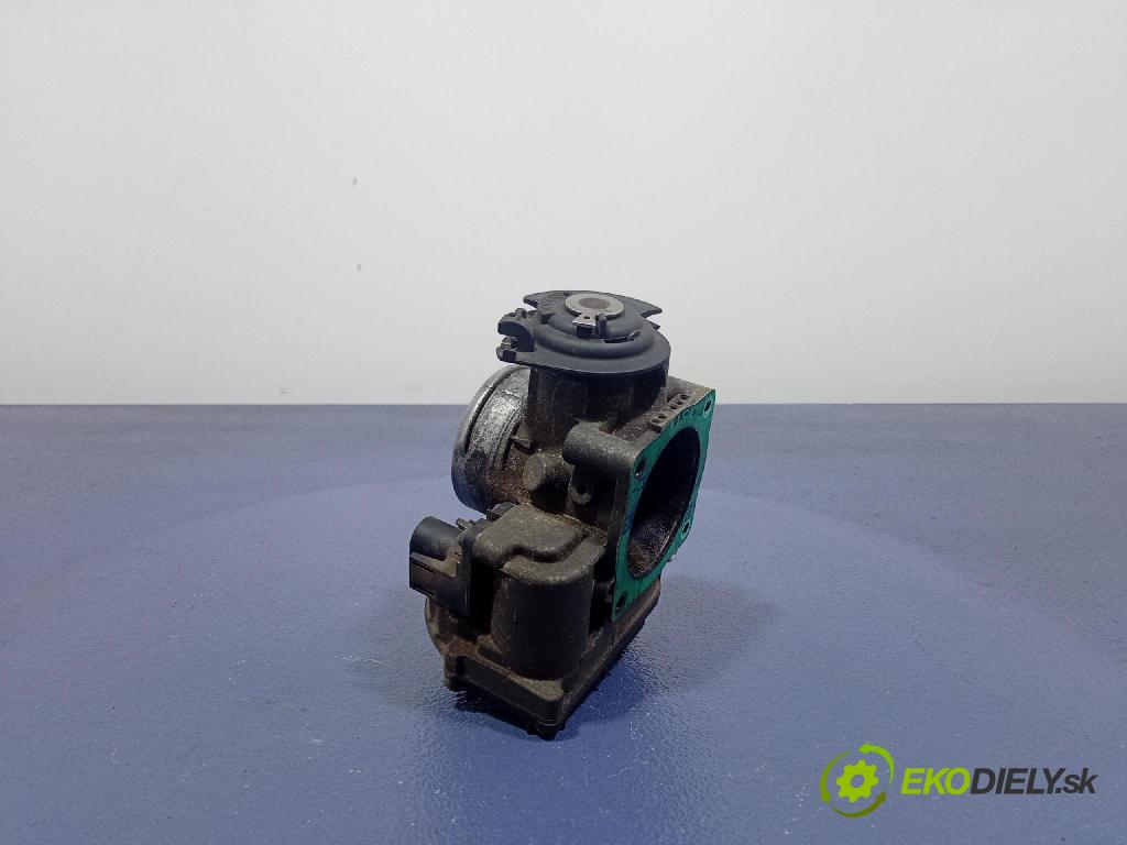 Volkswagen Golf 1998 škrticí klapka 06A133063G