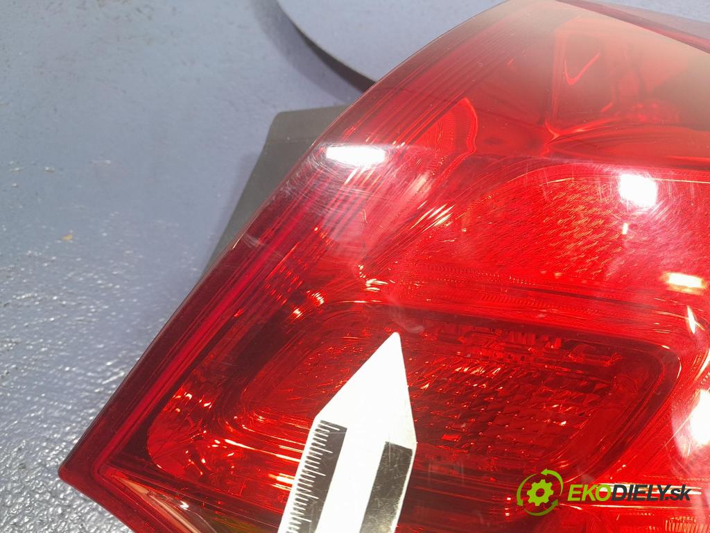 Opel Astra 2011 světlo Zad: Práva: Mimo: