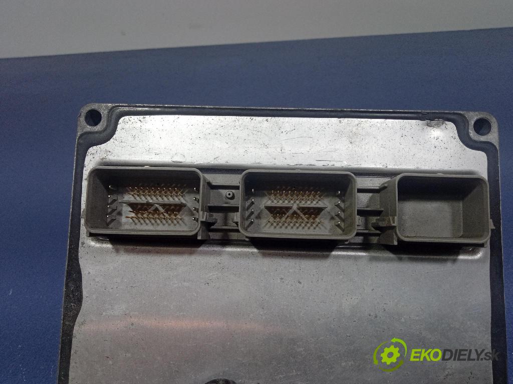 Ford Focus 2004 řídící jednotka Motor: 3M5112A650GD