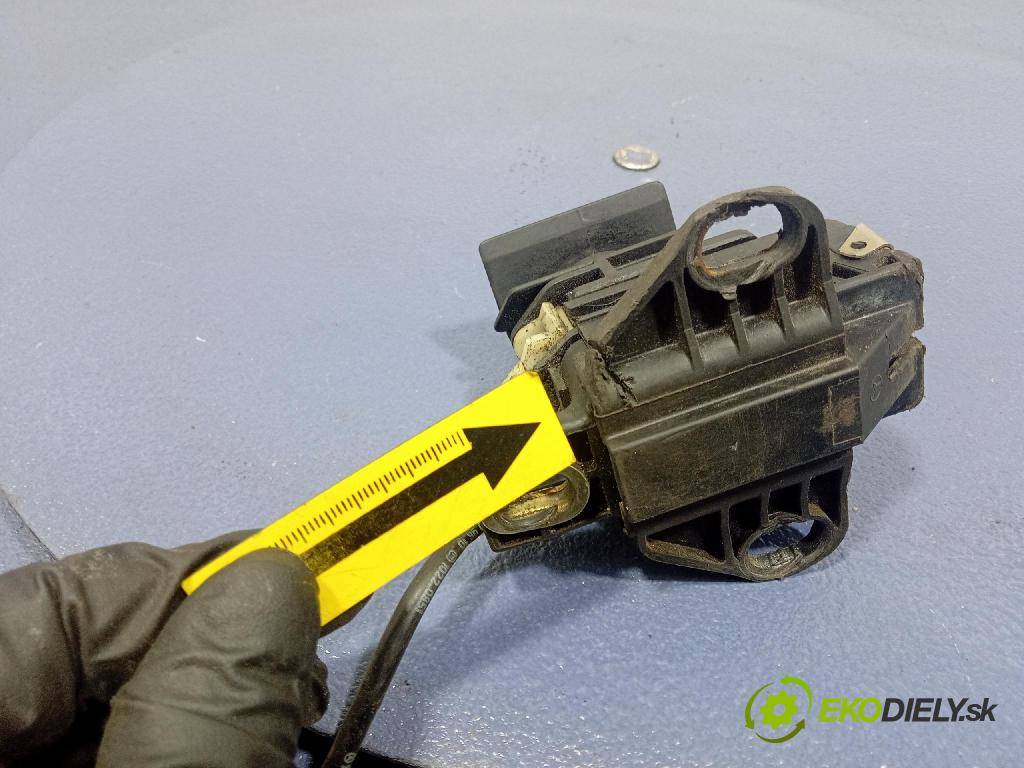 Mercedes E-klasa 1994 zámek Klapky: kufr 1248209610