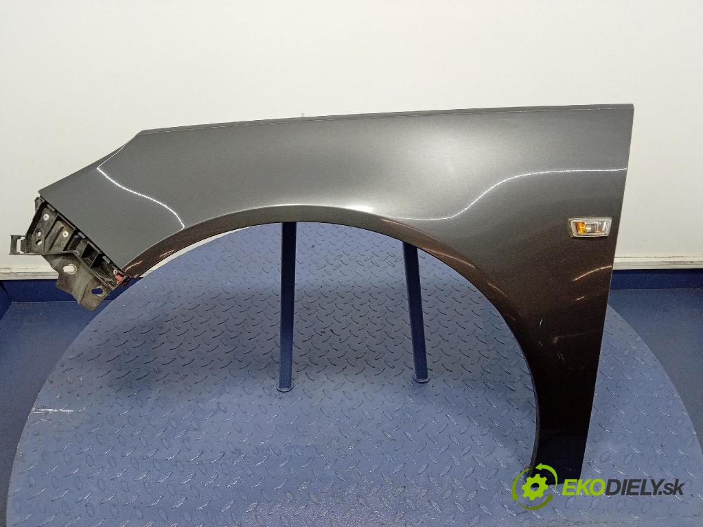 Opel Insignia 2011 blatník Predné Vľavo: