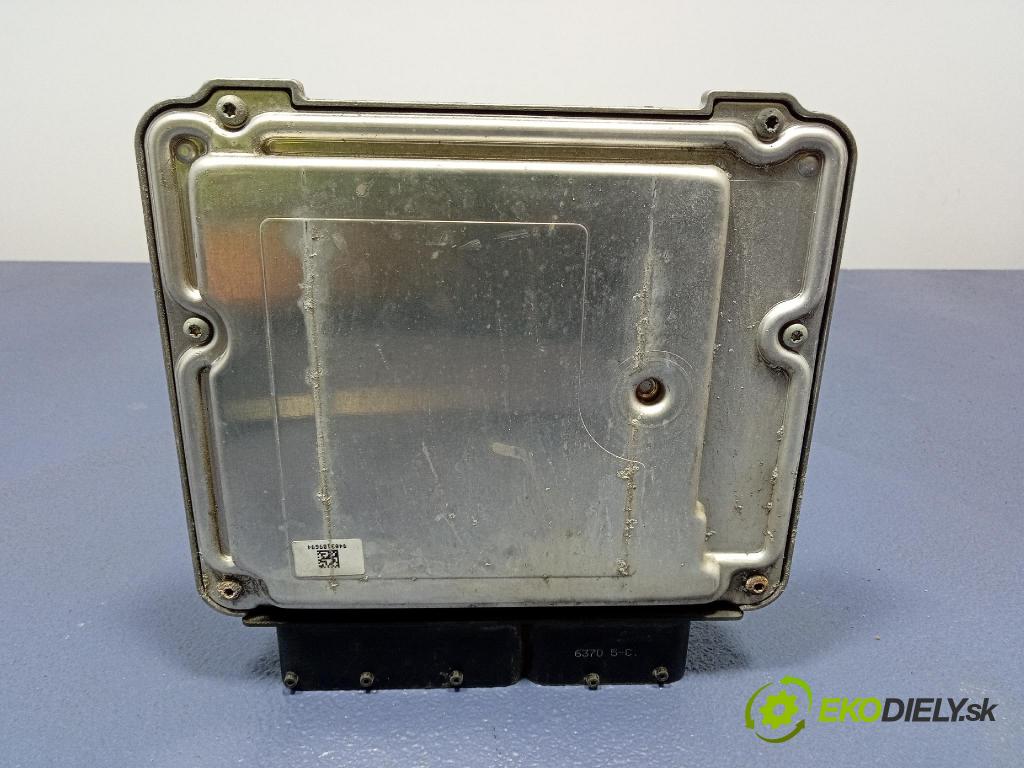 Opel Insignia 2011 řídící jednotka Motor: 55577619