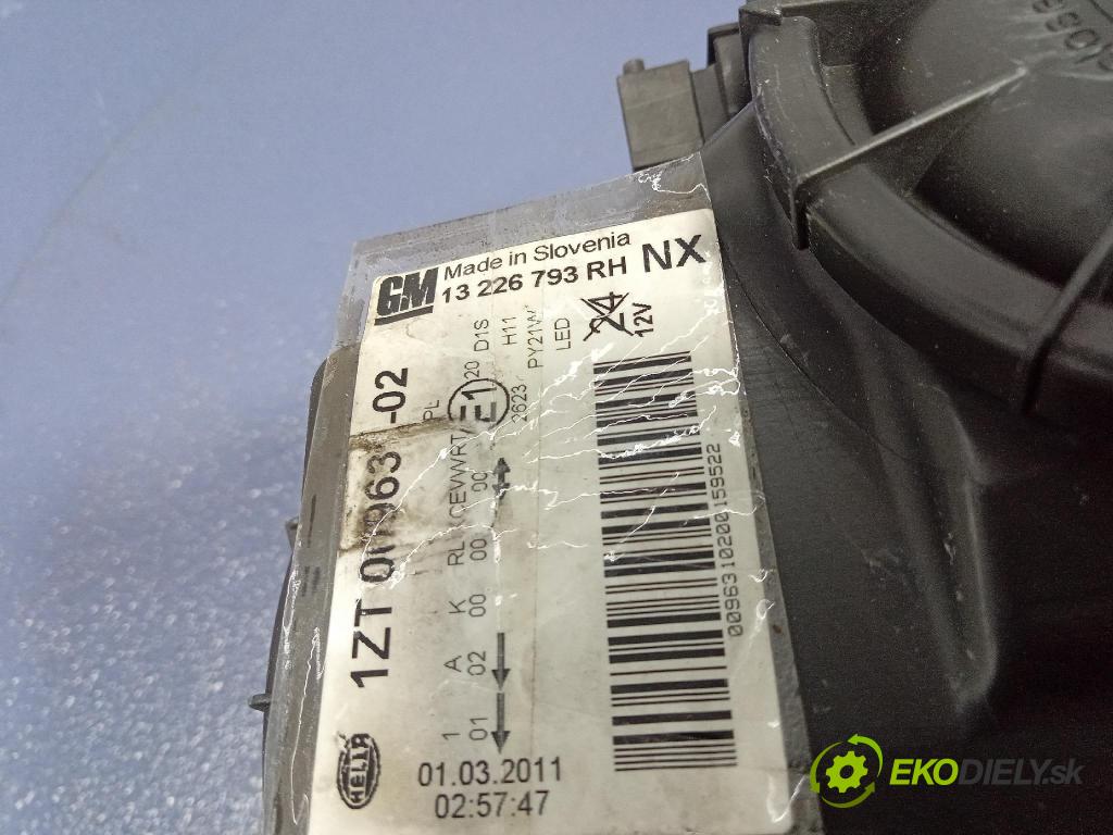 Opel Insignia 2011 světlo v pravo: 1ZT0096302