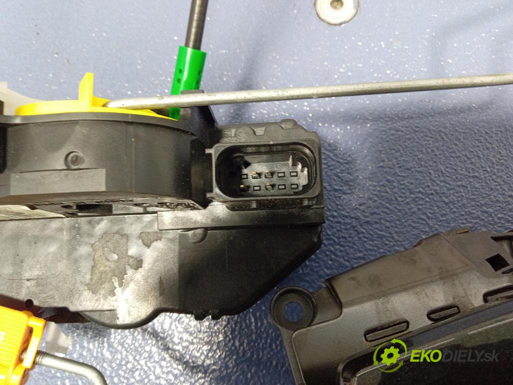 Opel Zafira 2016 zámek dveře Zad: Levý: 13579557