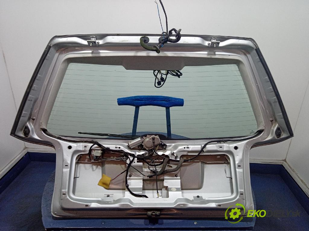 Vw Passat 2004 zadní dveře kufra: kufr 