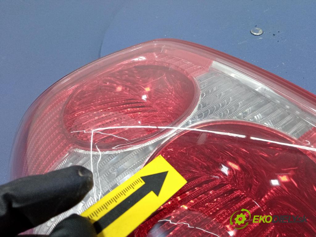 Vw Passat 2004 světlo Zad: levá Mimo: 441-19611L