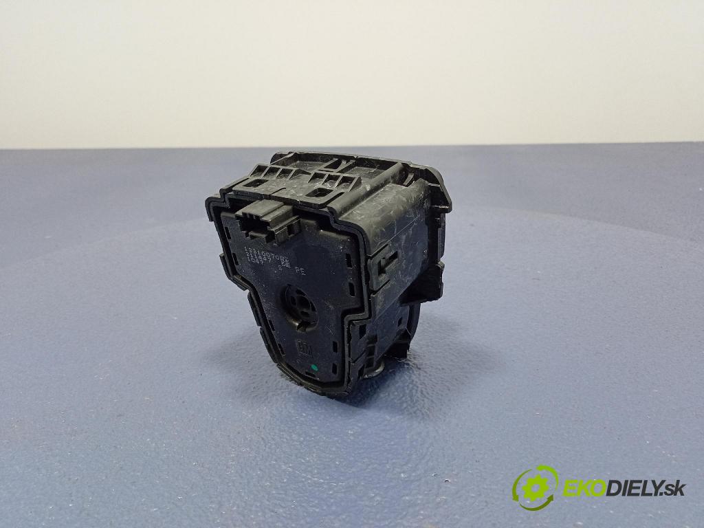 Opel Insignia 2011 Přepínač Radio Navigace 13310070