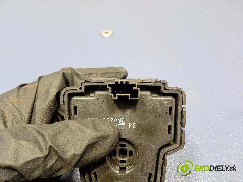 Opel Insignia 2011 Přepínač Radio Navigace 13310070