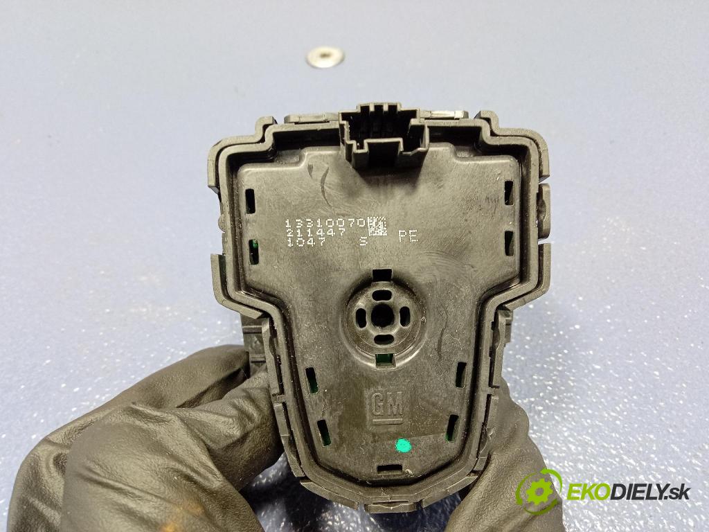 Opel Insignia 2011 Přepínač Radio Navigace 13310070