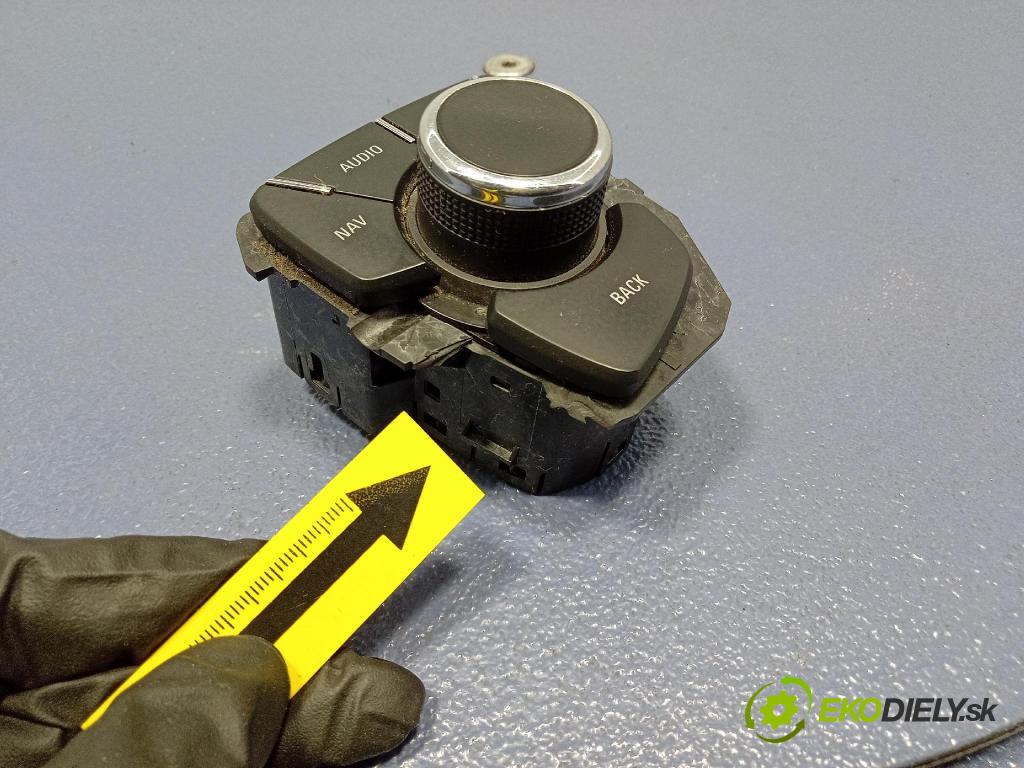 Opel Insignia 2011 Přepínač Radio Navigace 13310070