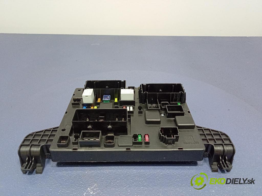 Opel Zafira 2016 skříňka Pojistky 13449201