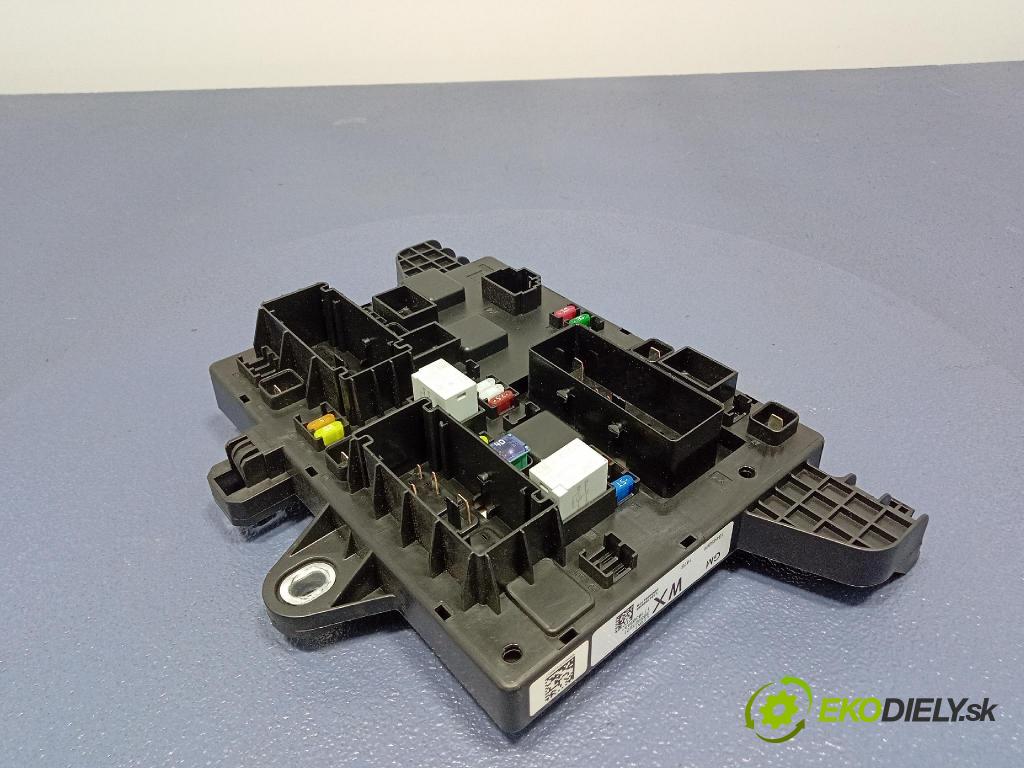 Opel Zafira 2016 skříňka Pojistky 13449201