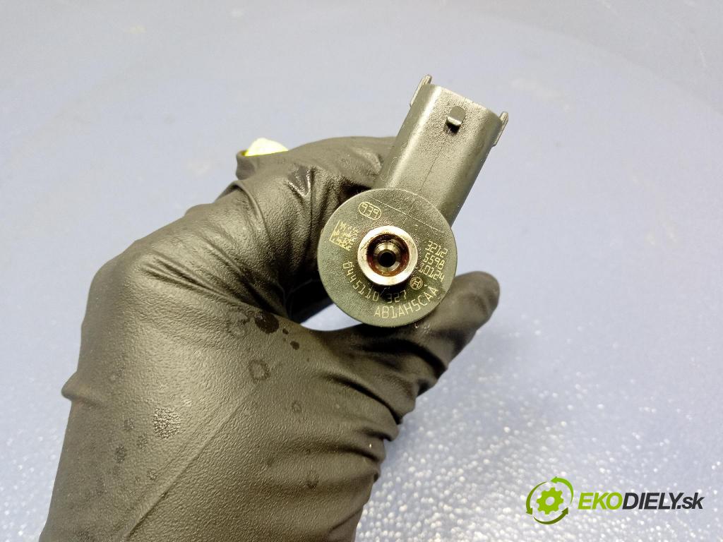 Opel Insignia 2011 vstřikovač 0445110327