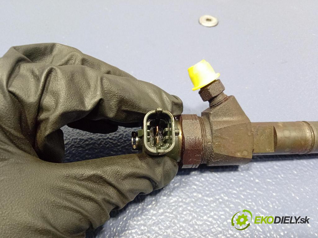 Opel Insignia 2011 vstřikovač 0445110327