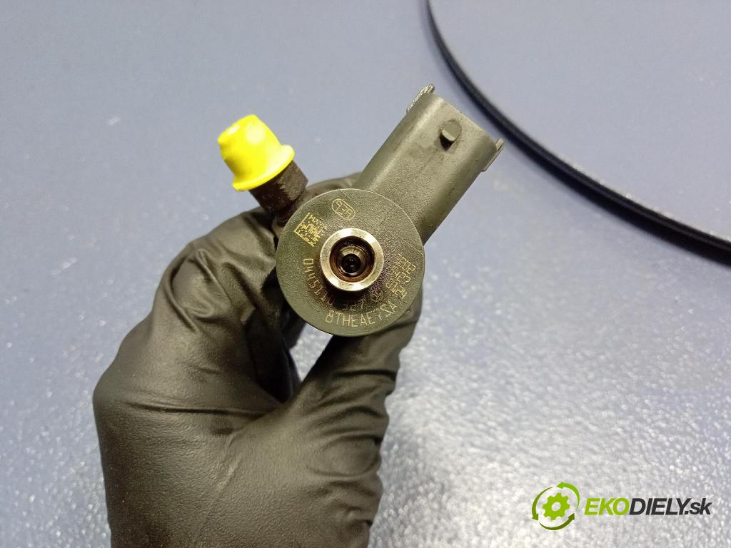 Opel Insignia 2011 vstřikovač 0445110327