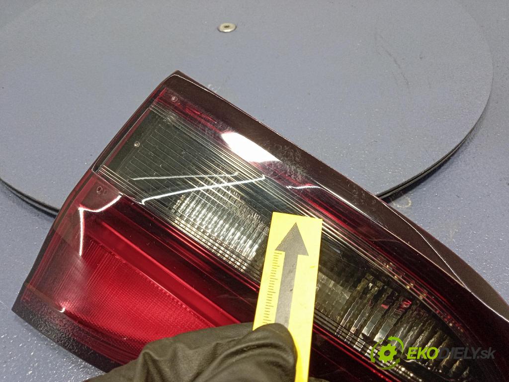 Opel Zafira 2016 světlo Zad: Práva: Uvnitř 39028597BN8