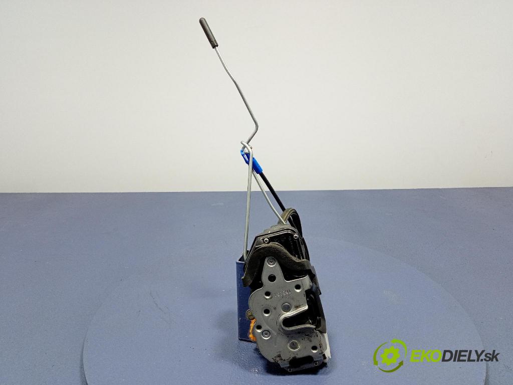 Opel Zafira 2016 zámek dveře před Levý: 3023881LH1