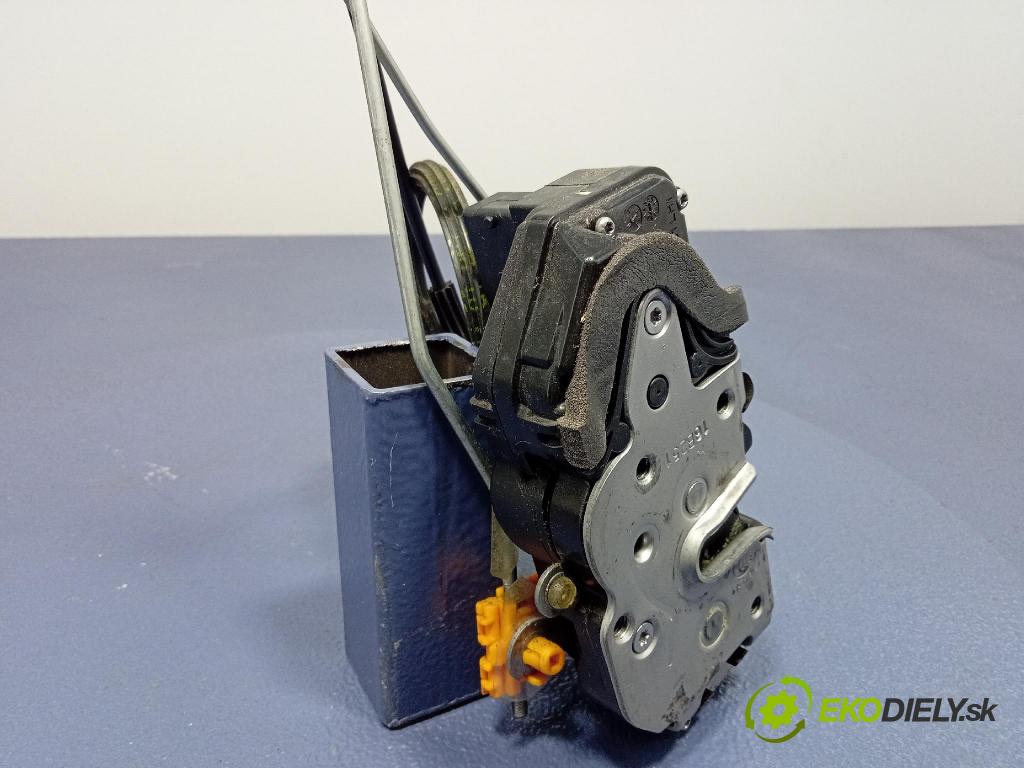 Opel Zafira 2016 zámek dveře před Levý: 3023881LH1