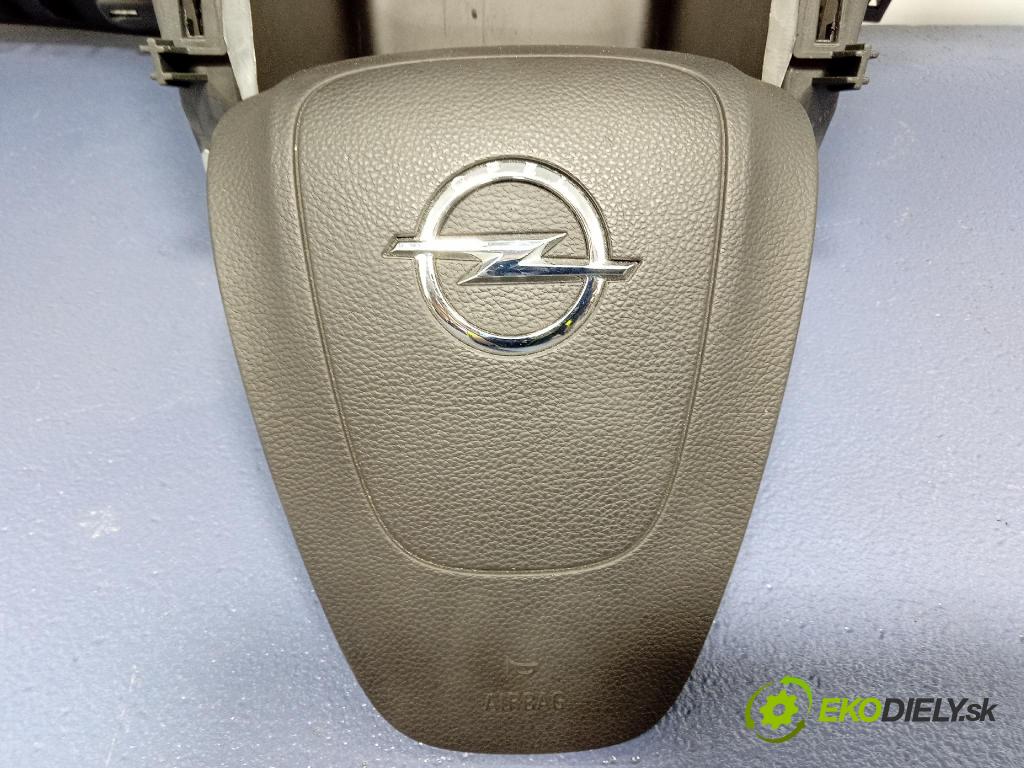 Opel Zafira 2016 kokpit,přistrojova deska A3470