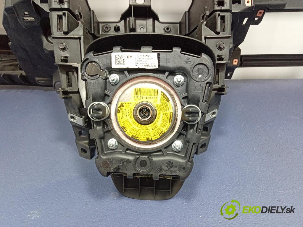 Opel Zafira 2016 kokpit,přistrojova deska A3470