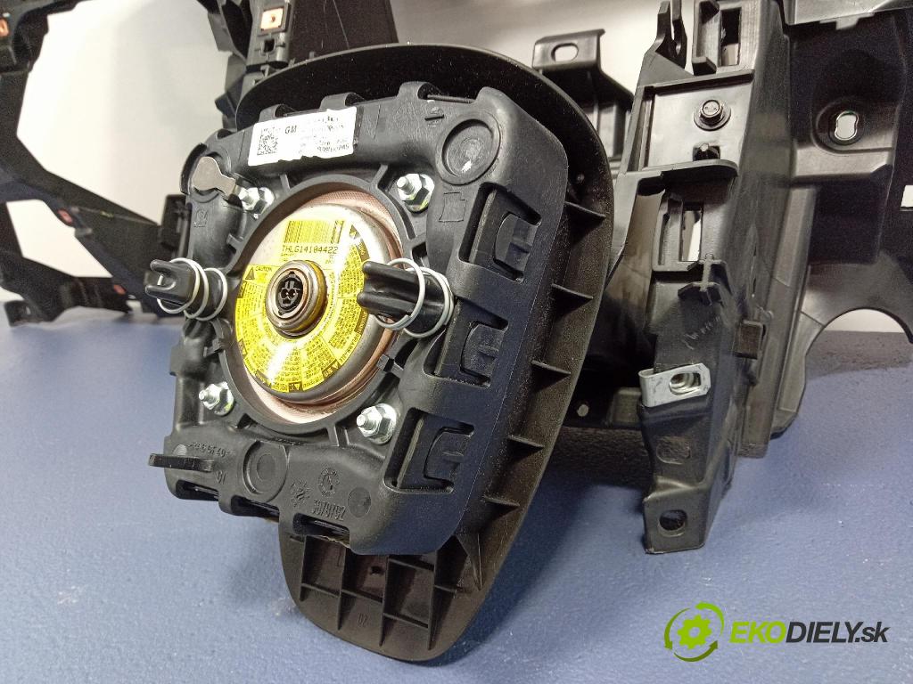 Opel Zafira 2016 kokpit,přistrojova deska A3470